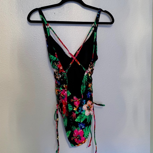 ‼️2 for 15 sale‼️Tropical Strappy 1 piece - Picture 2 of 2